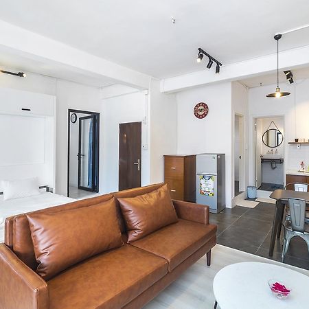 Scandinavian Apartment With Balcony In Bui Vien Ho Chi Minh-stad Buitenkant foto